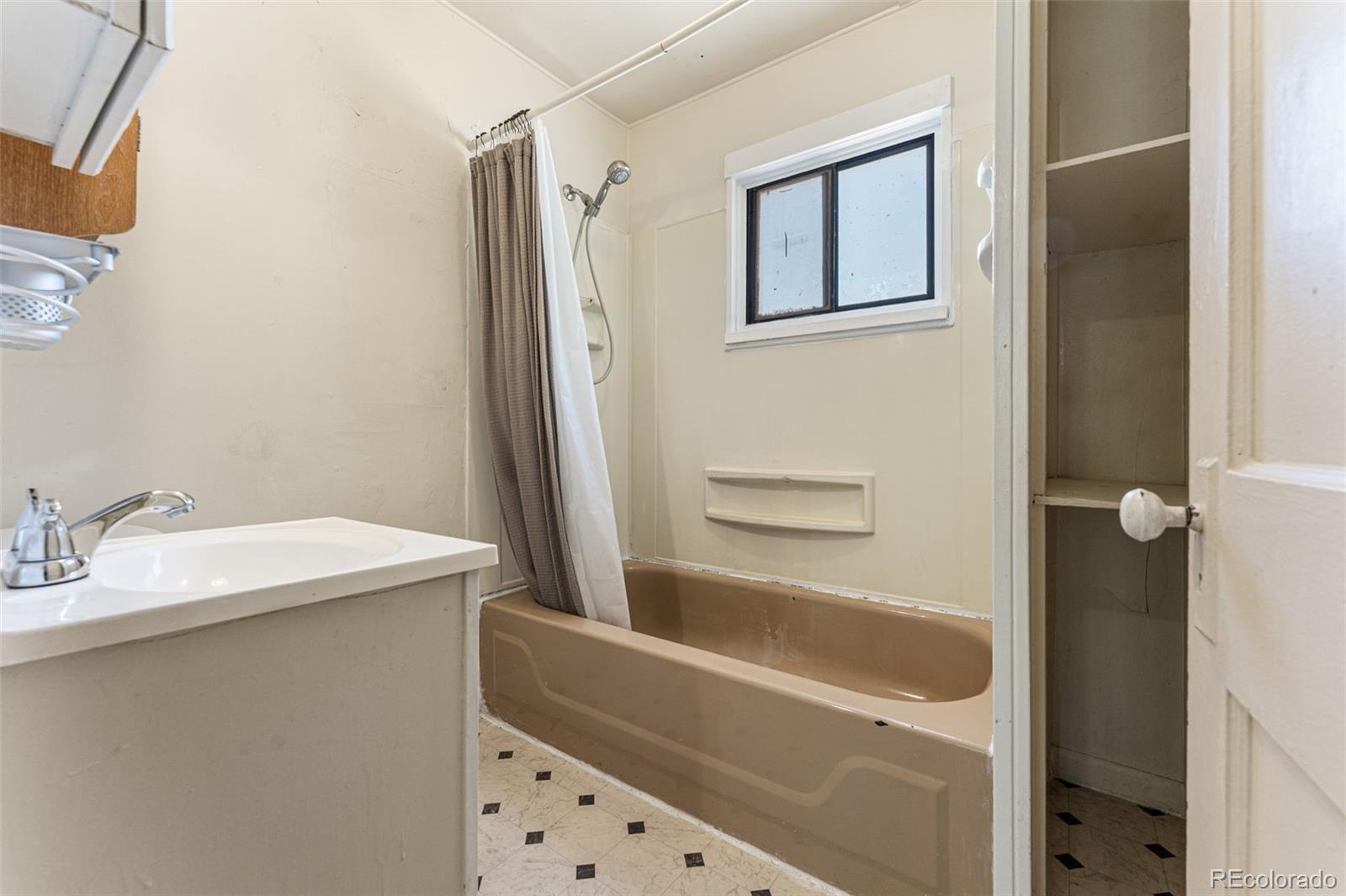 5550 S Windermere Street