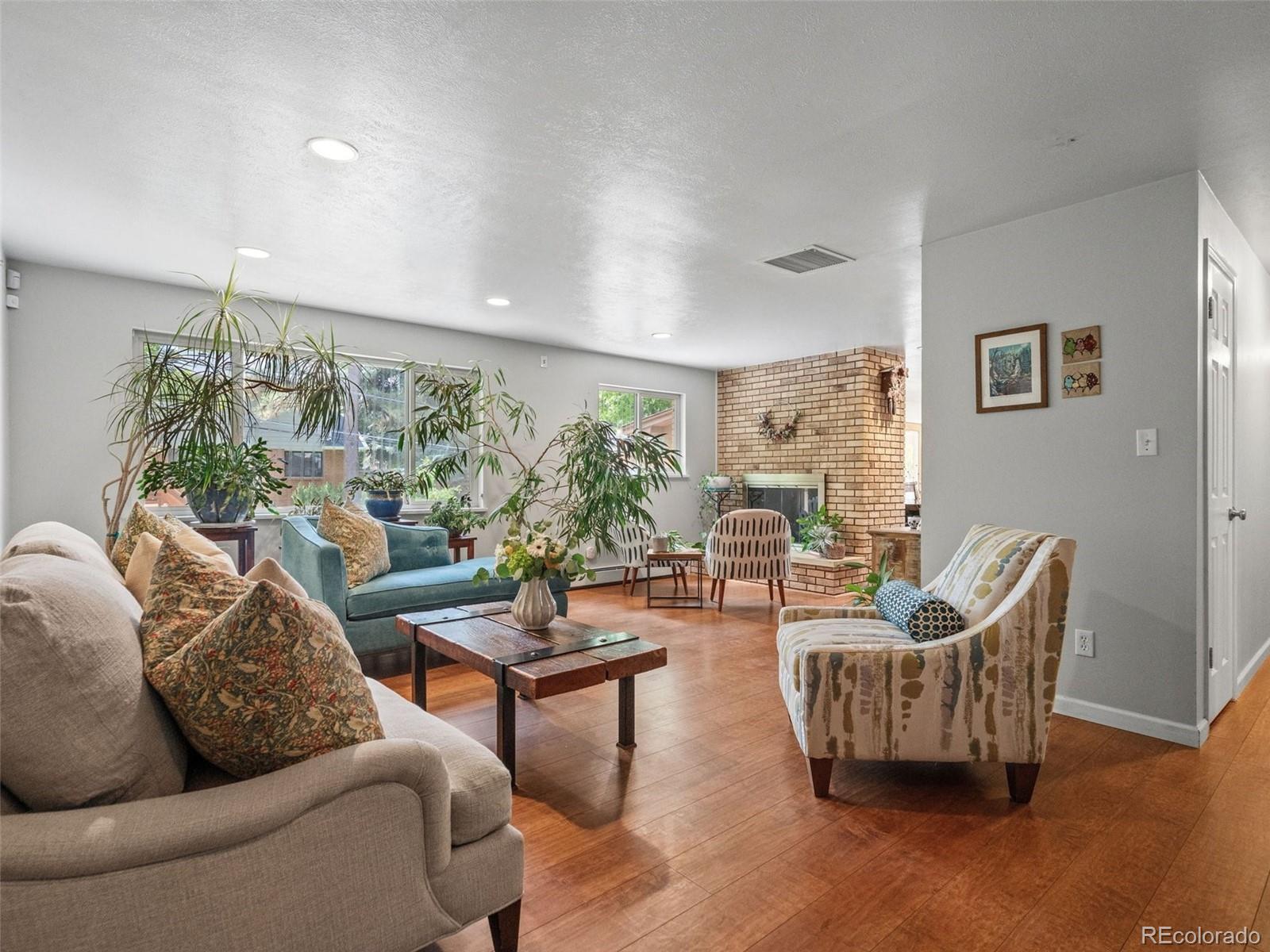 298 E 12th Avenue