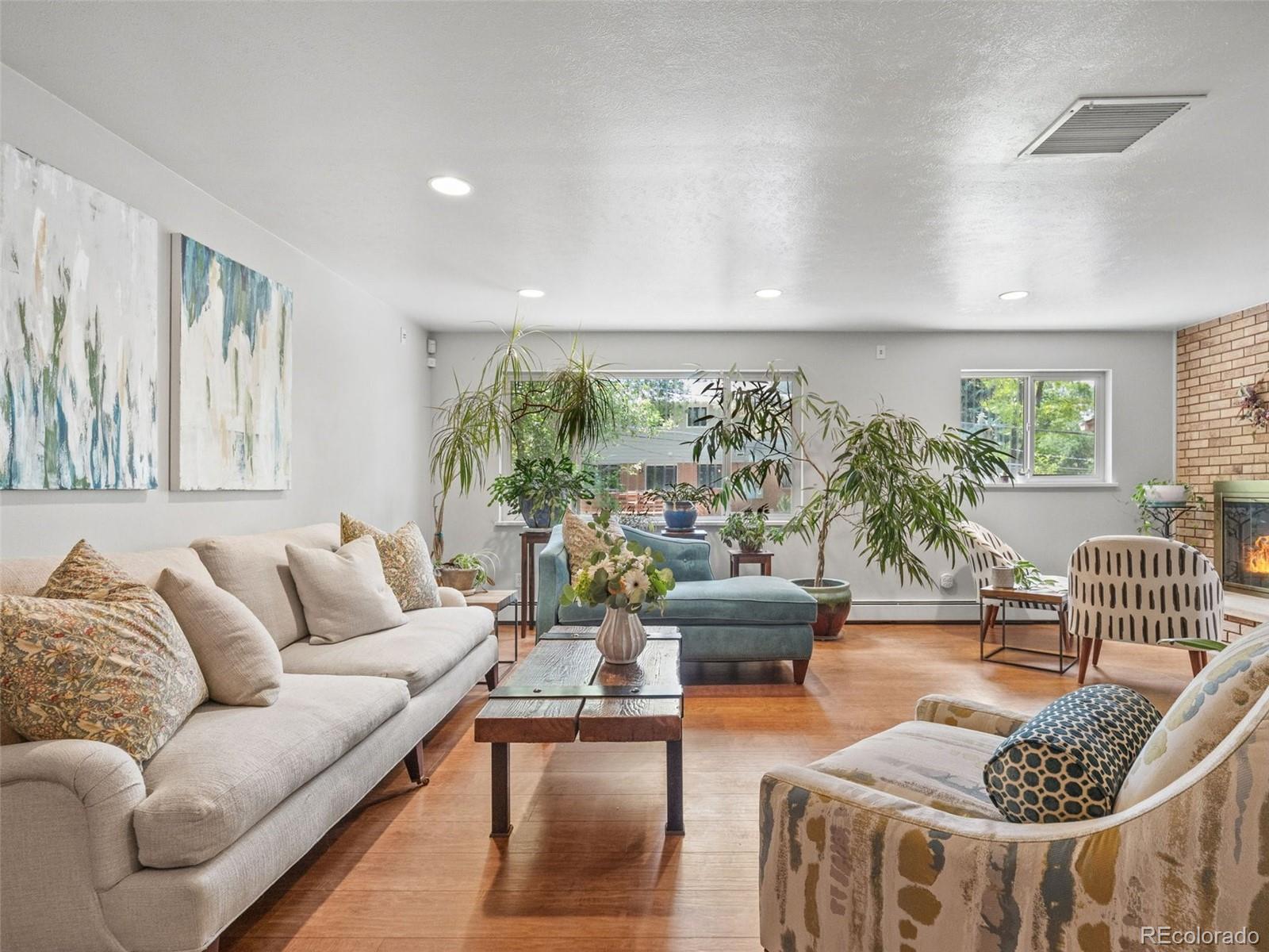 298 E 12th Avenue