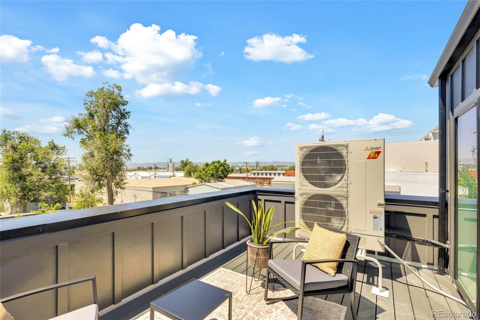 341 W Warren Avenue