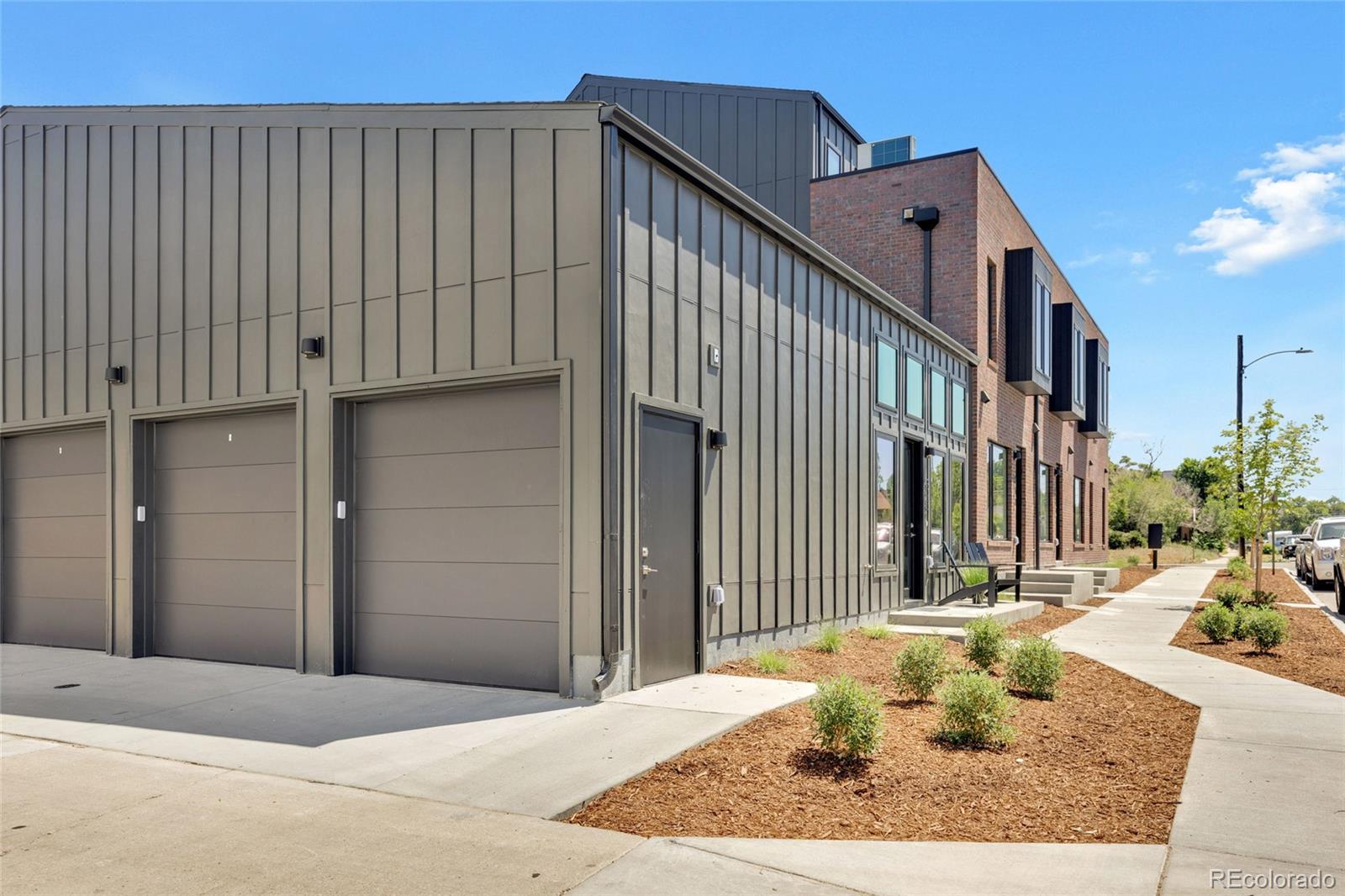 341 W Warren Avenue