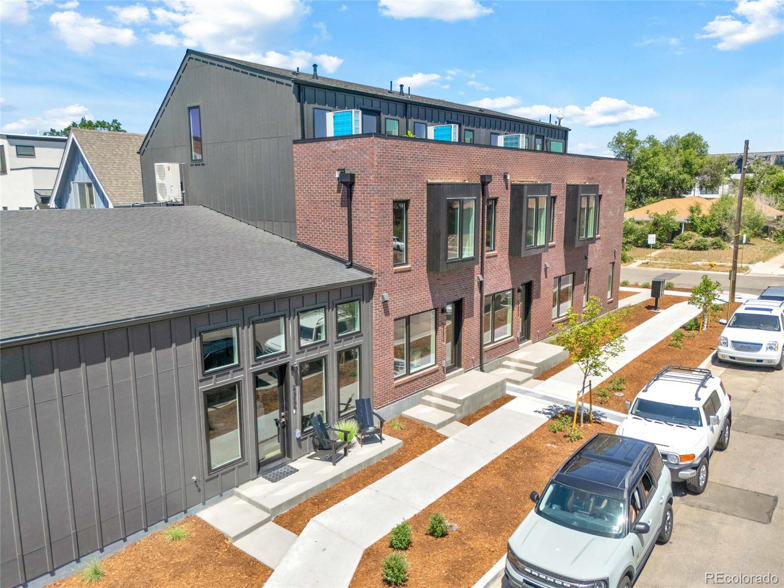 341 W Warren Avenue