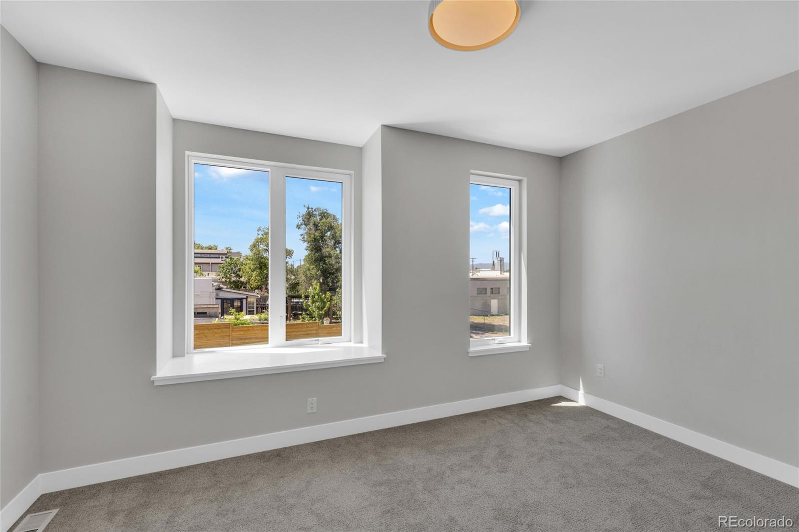 341 W Warren Avenue