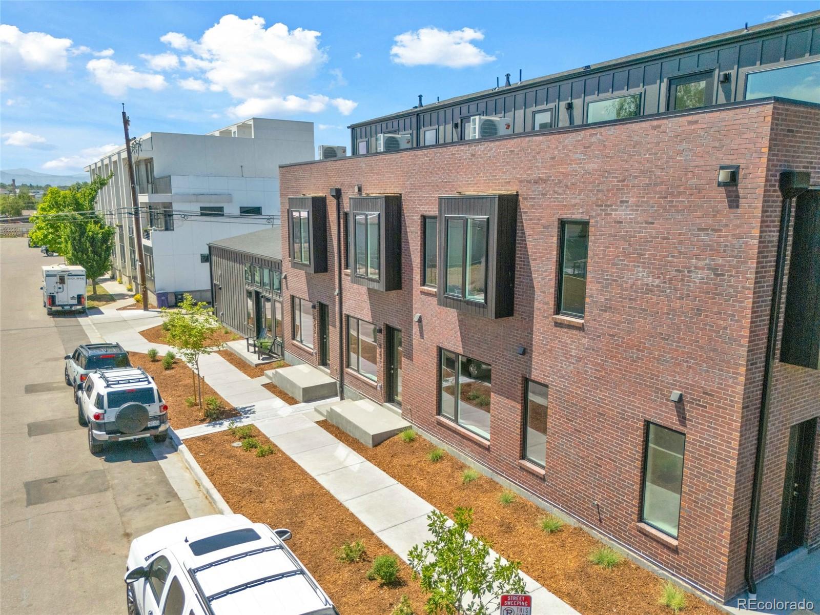 341 W Warren Avenue