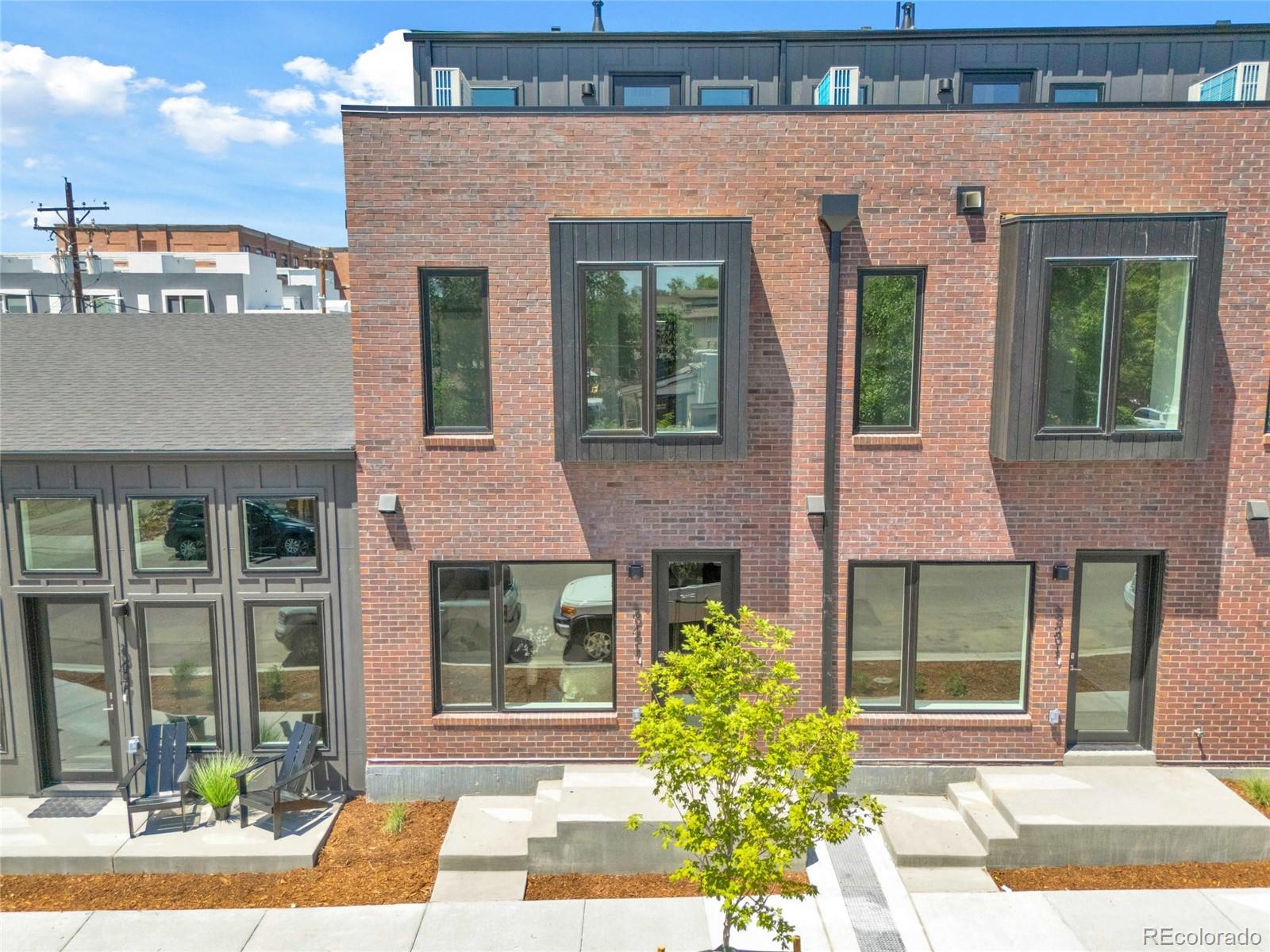 341 W Warren Avenue