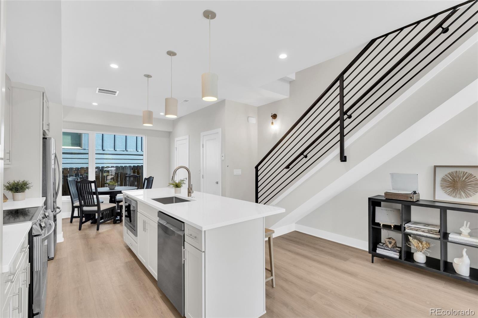 341 W Warren Avenue