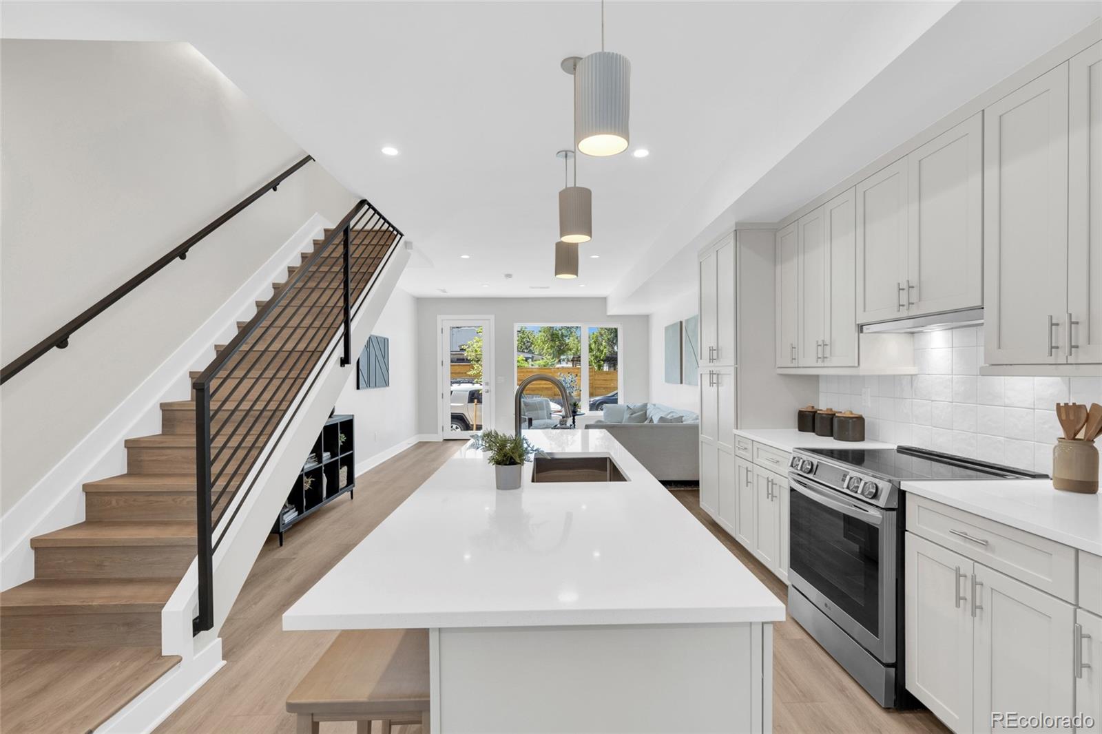 341 W Warren Avenue