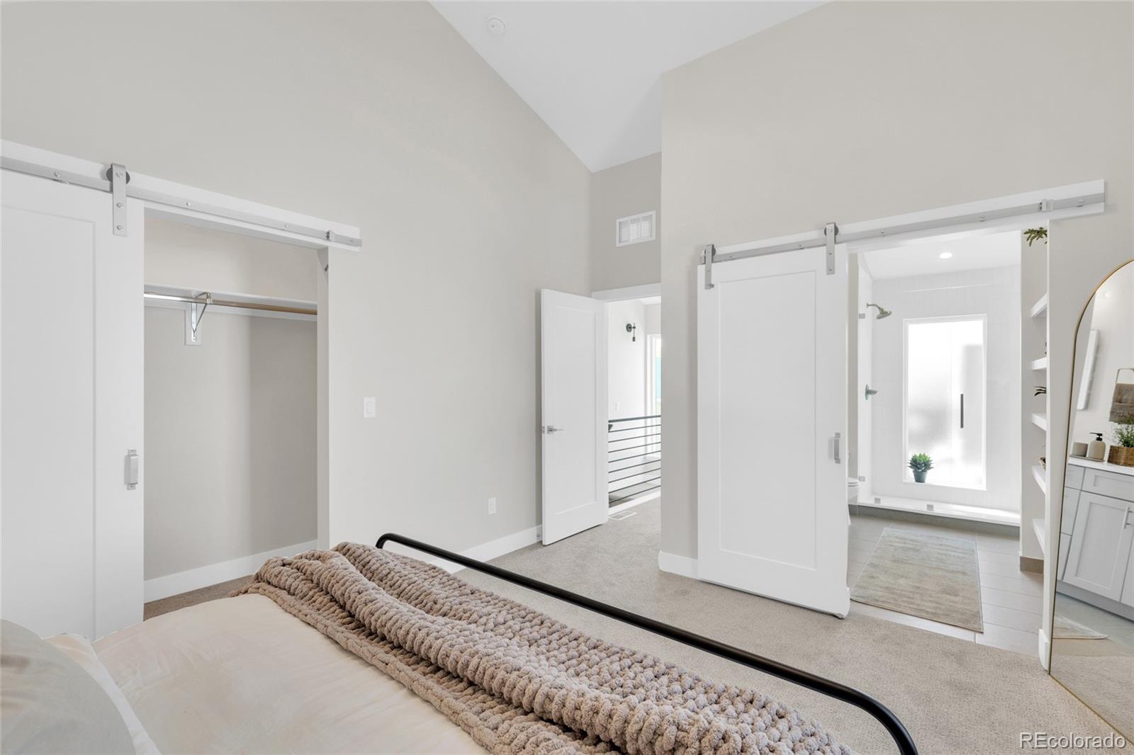 341 W Warren Avenue