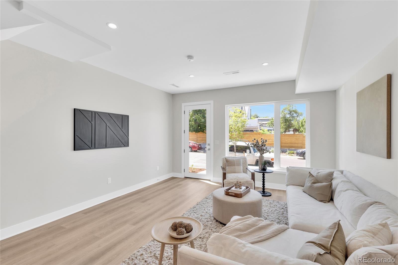 341 W Warren Avenue