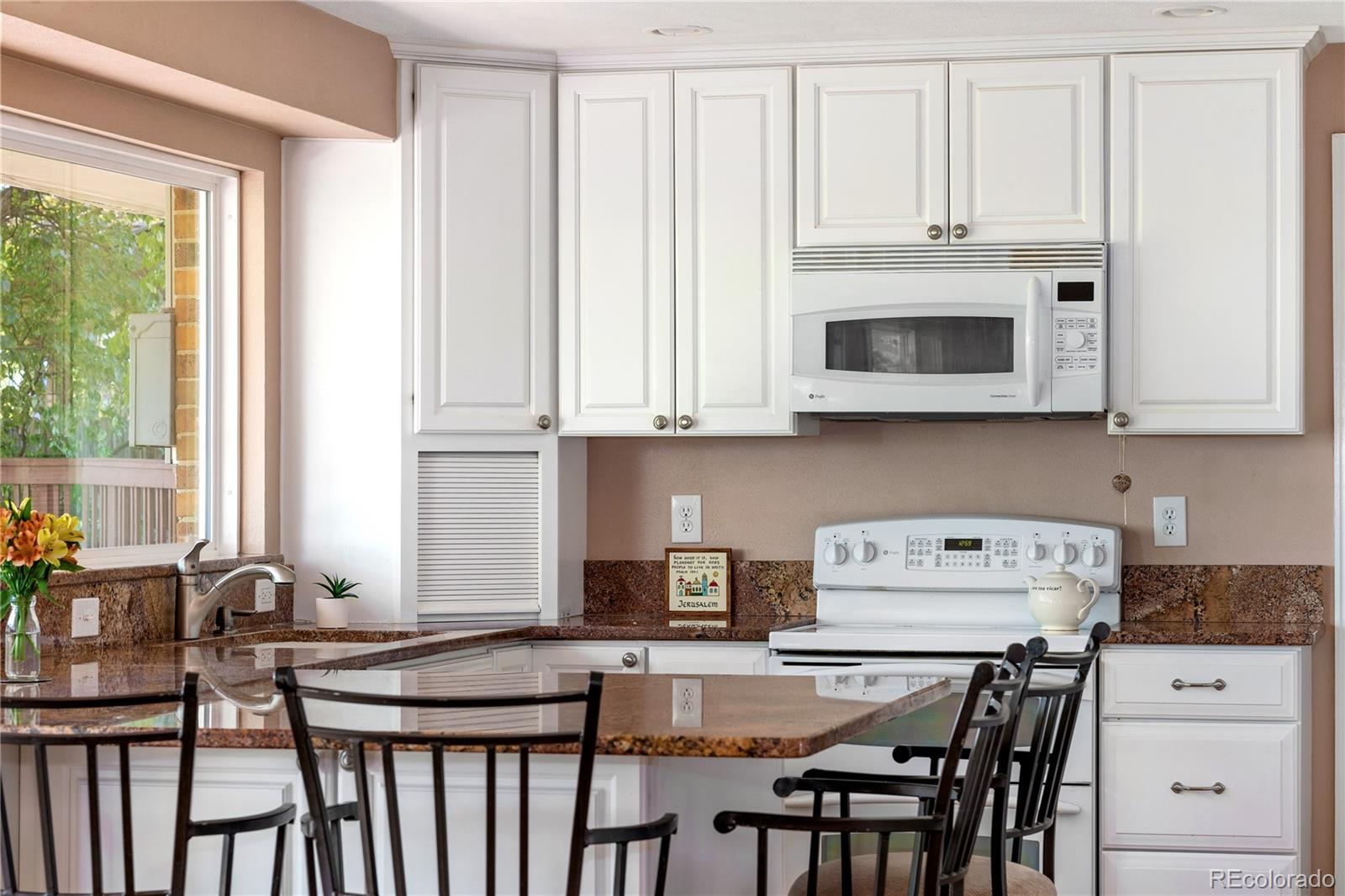 6561 S Pontiac Court