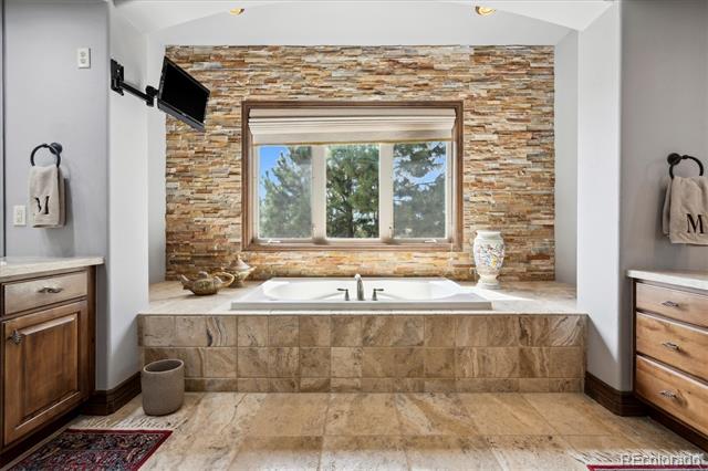 4923 Raintree Circle