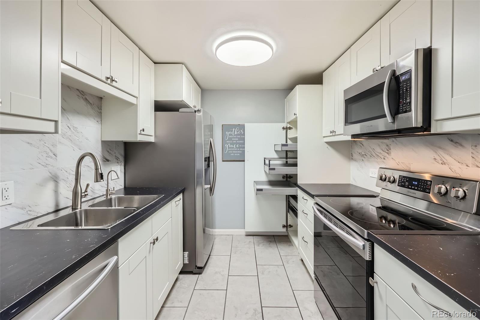 4940 E Donald Avenue Unit: 8