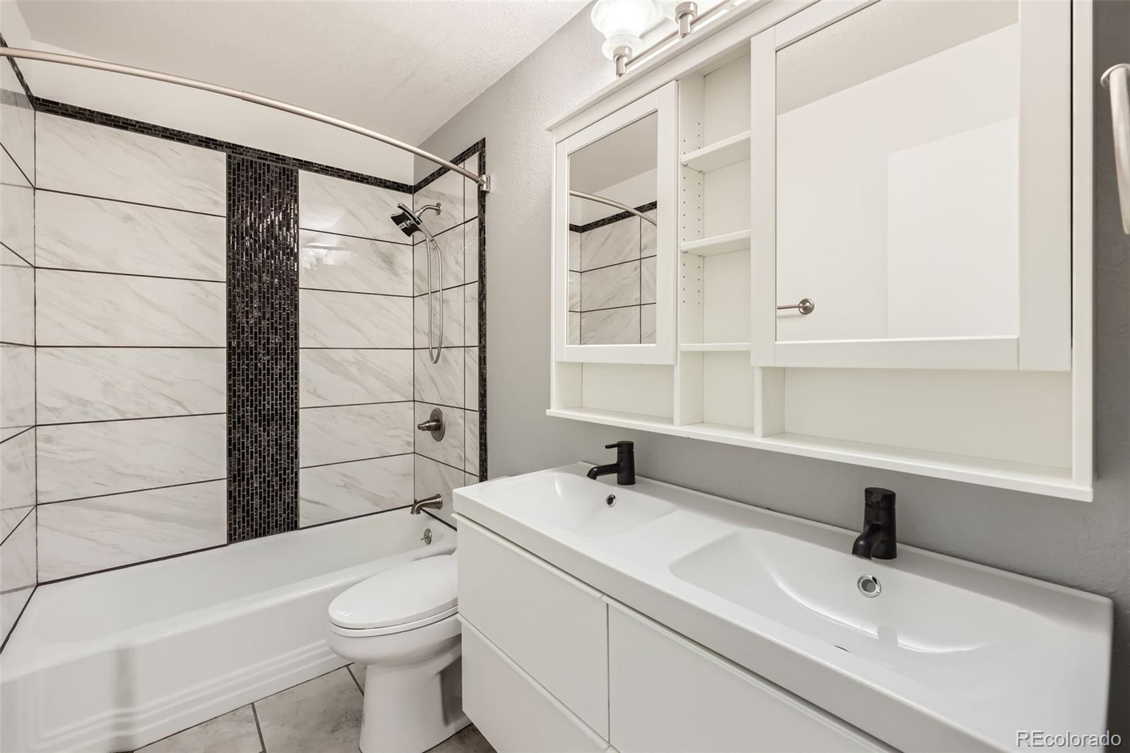 4940 E Donald Avenue Unit: 8