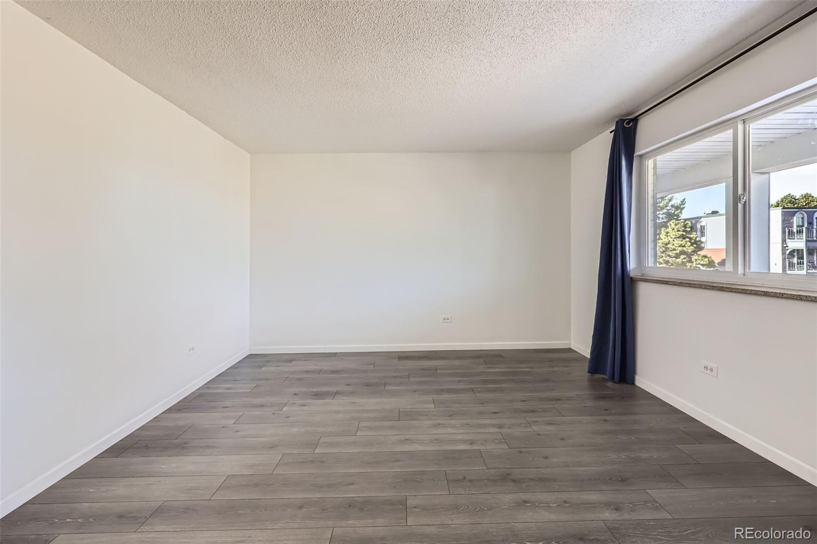 4940 E Donald Avenue Unit: 8