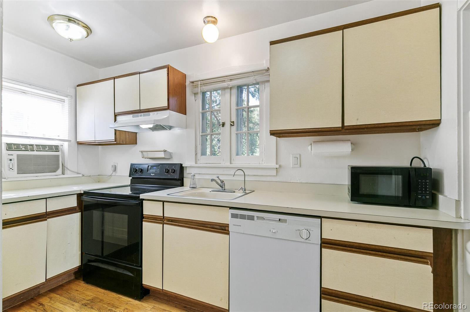 1854 S Williams Street