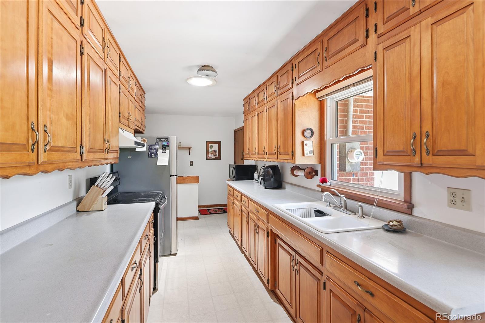 2900 S Golden Way