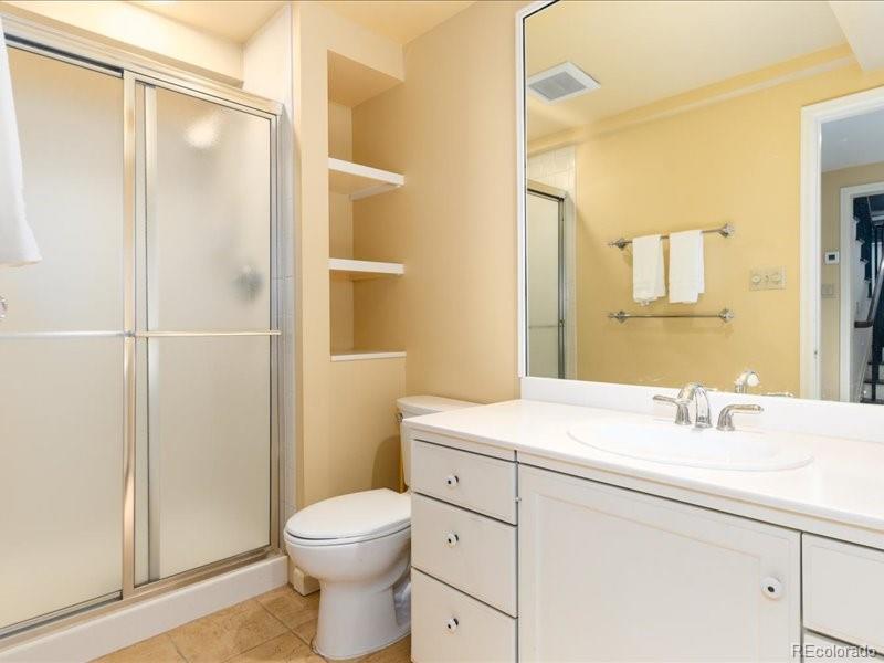 2552 E Alameda Avenue Unit: 16