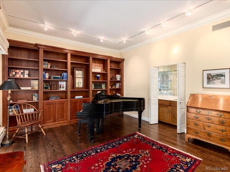 2552 E Alameda Avenue Unit: 16