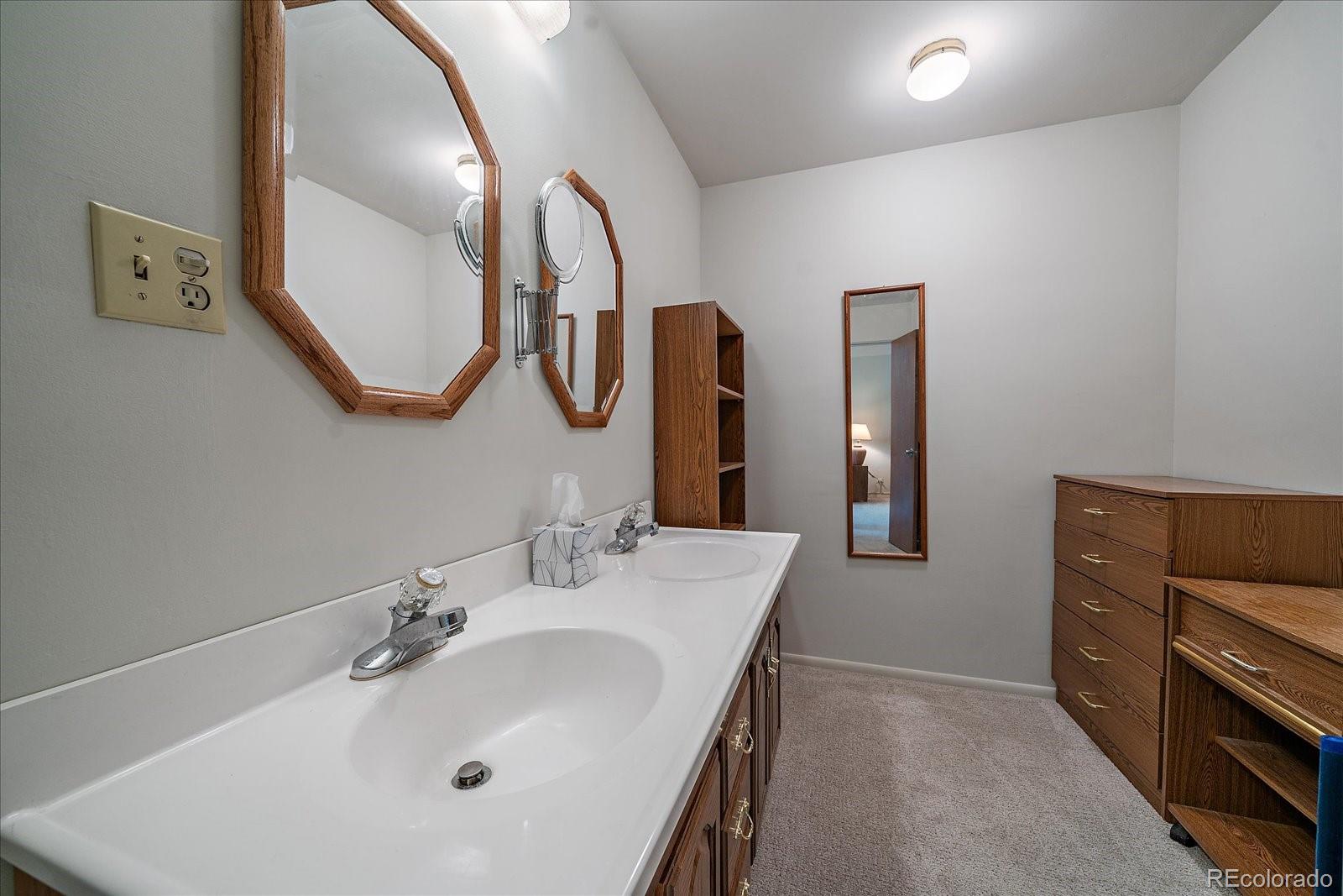 855 Pennsylvania Street Unit: 305