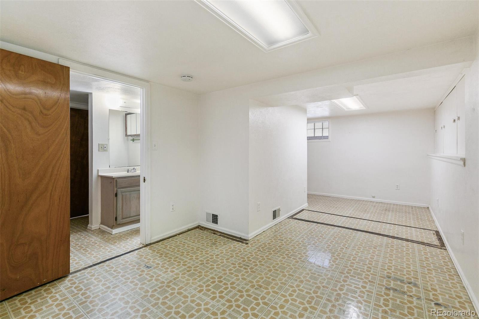 1850 S Williams Street