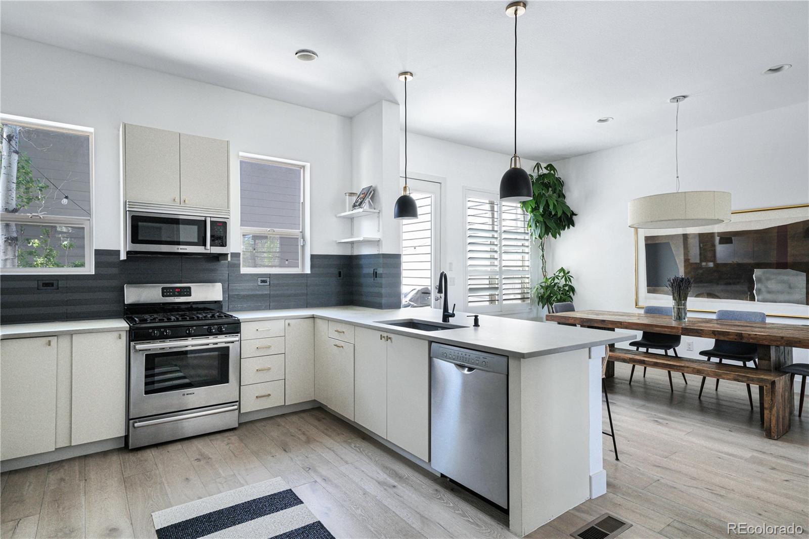 5043 Valentia Street Unit: 102