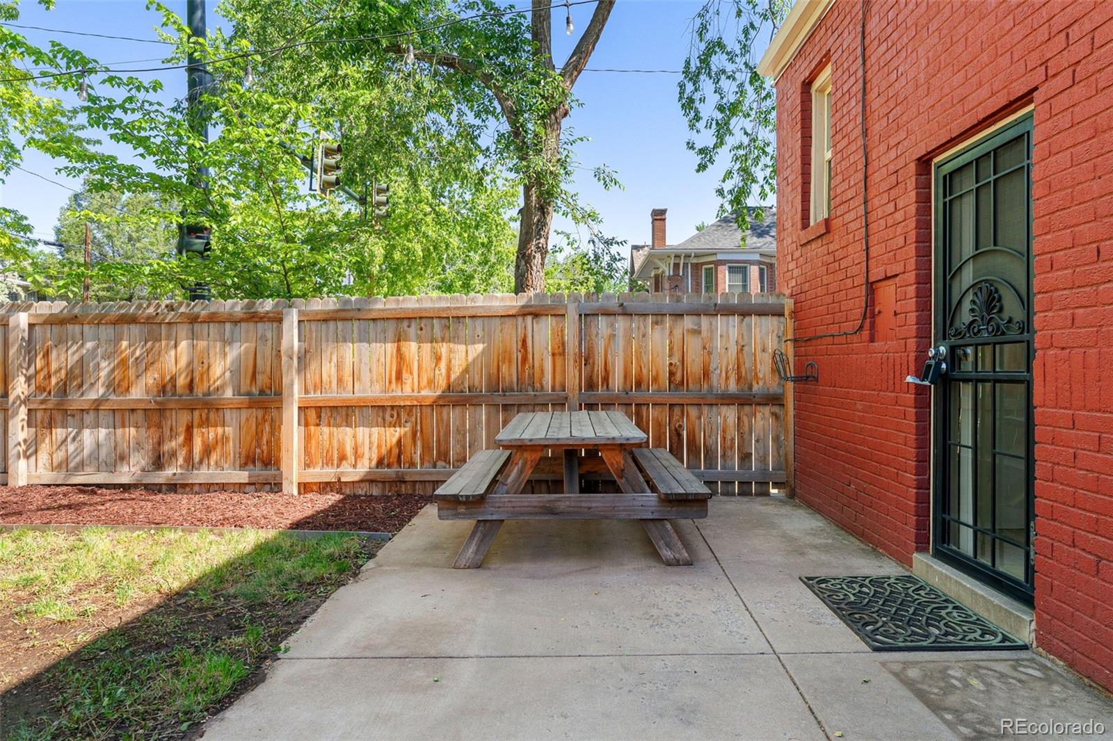 1283 Adams Street