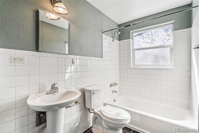 2300 W 39th Avenue