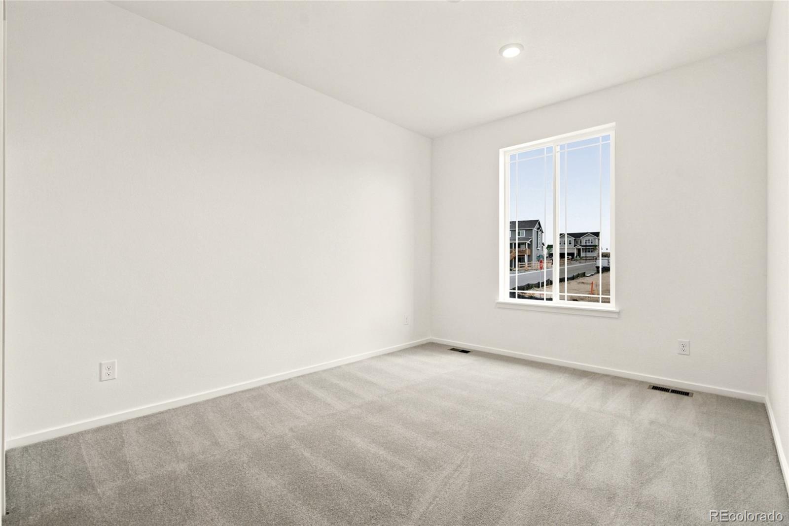 713 Pershing Point