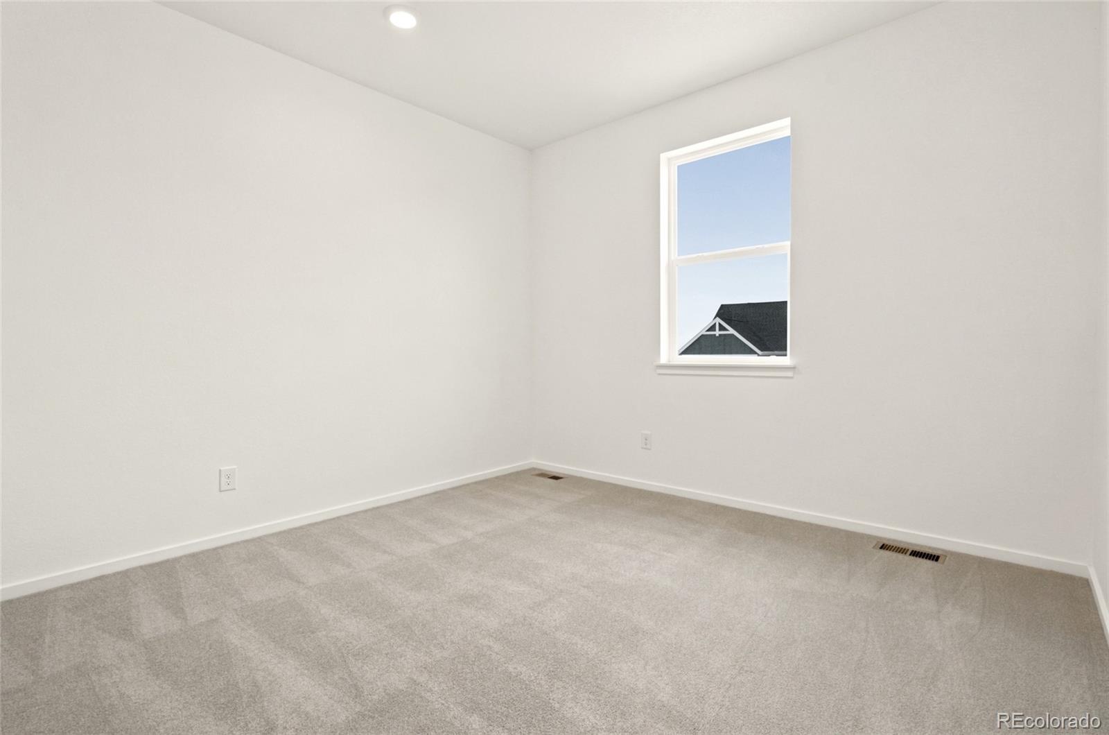 713 Pershing Point