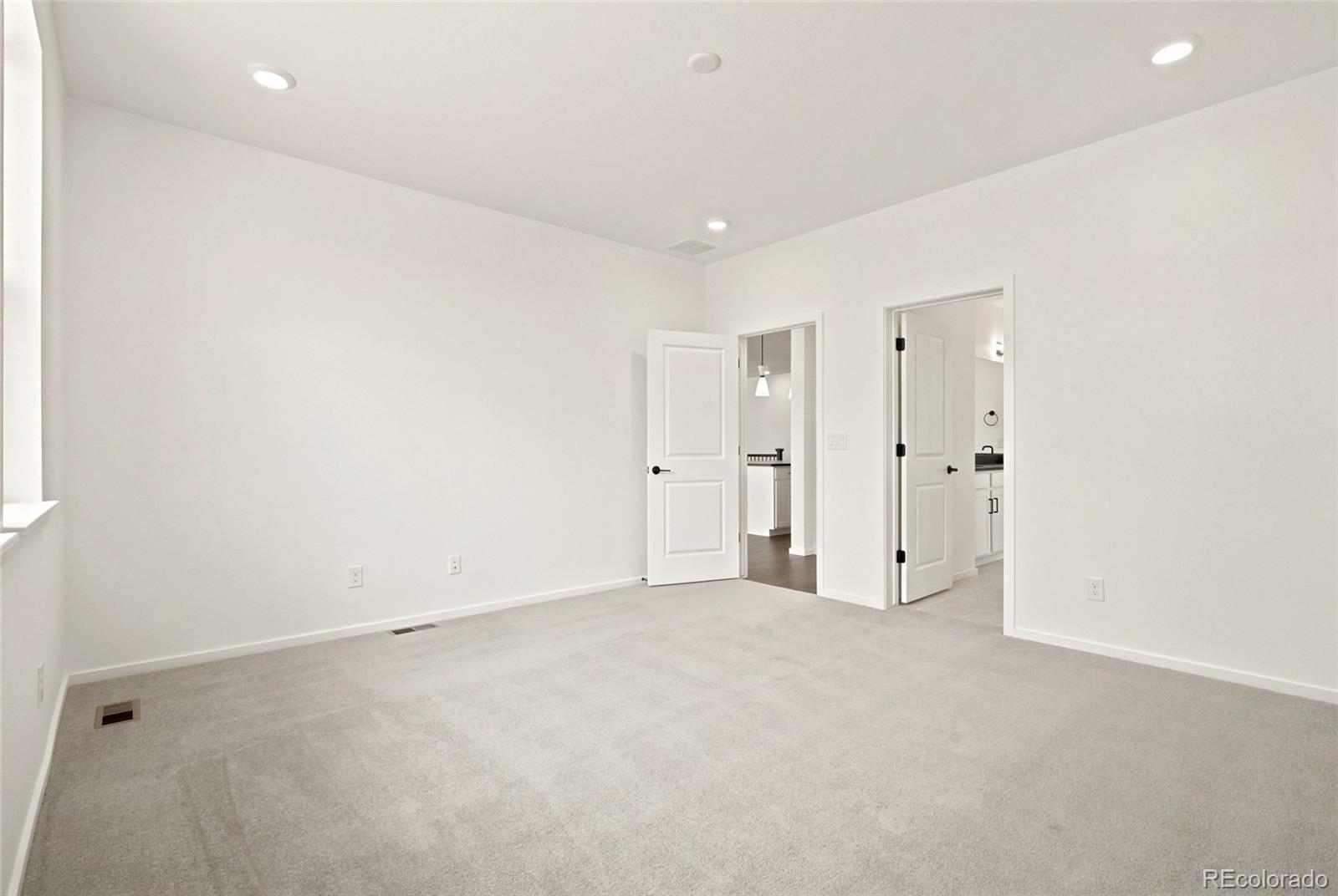 713 Pershing Point