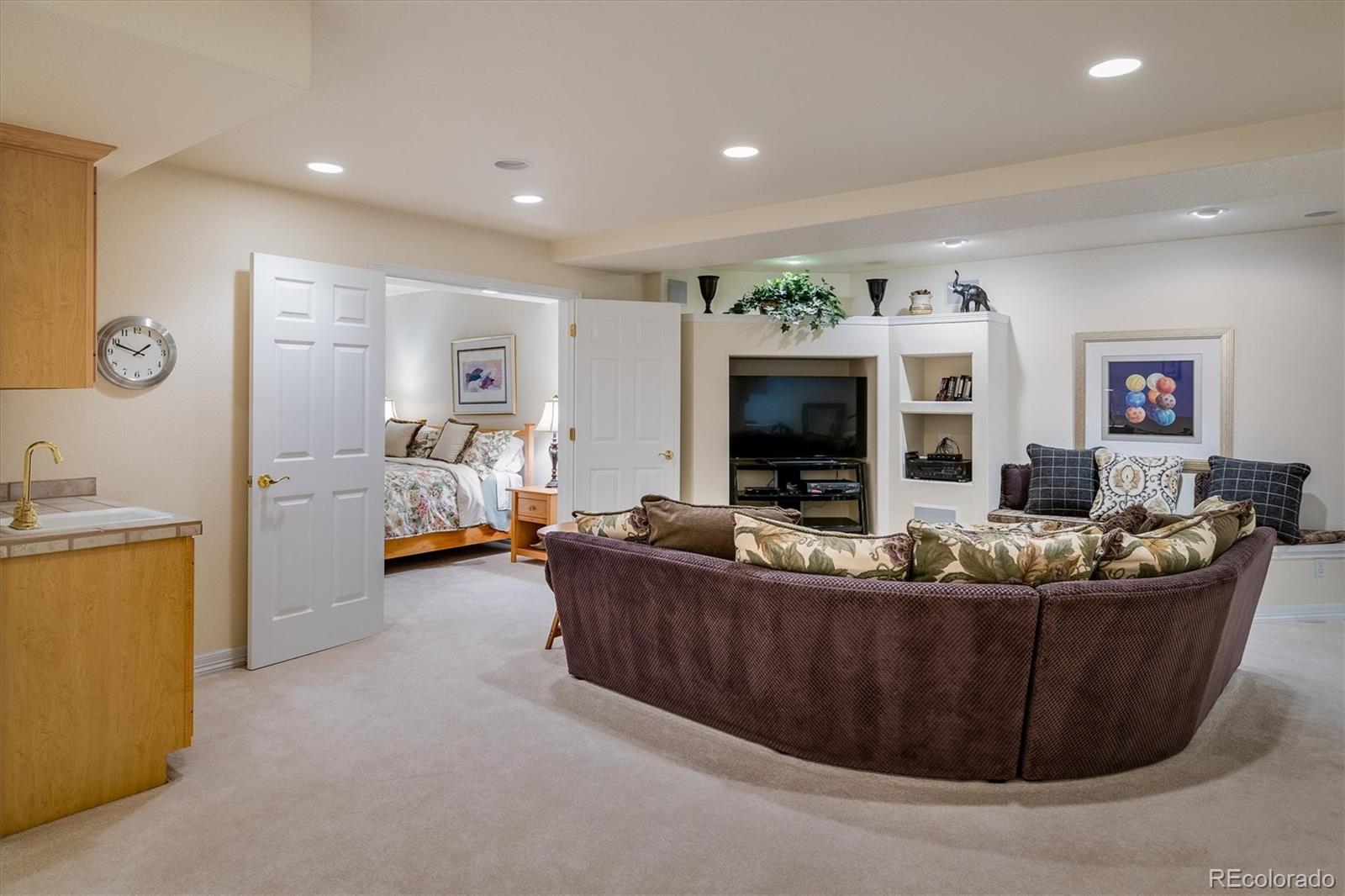 6401 S Jamaica Circle