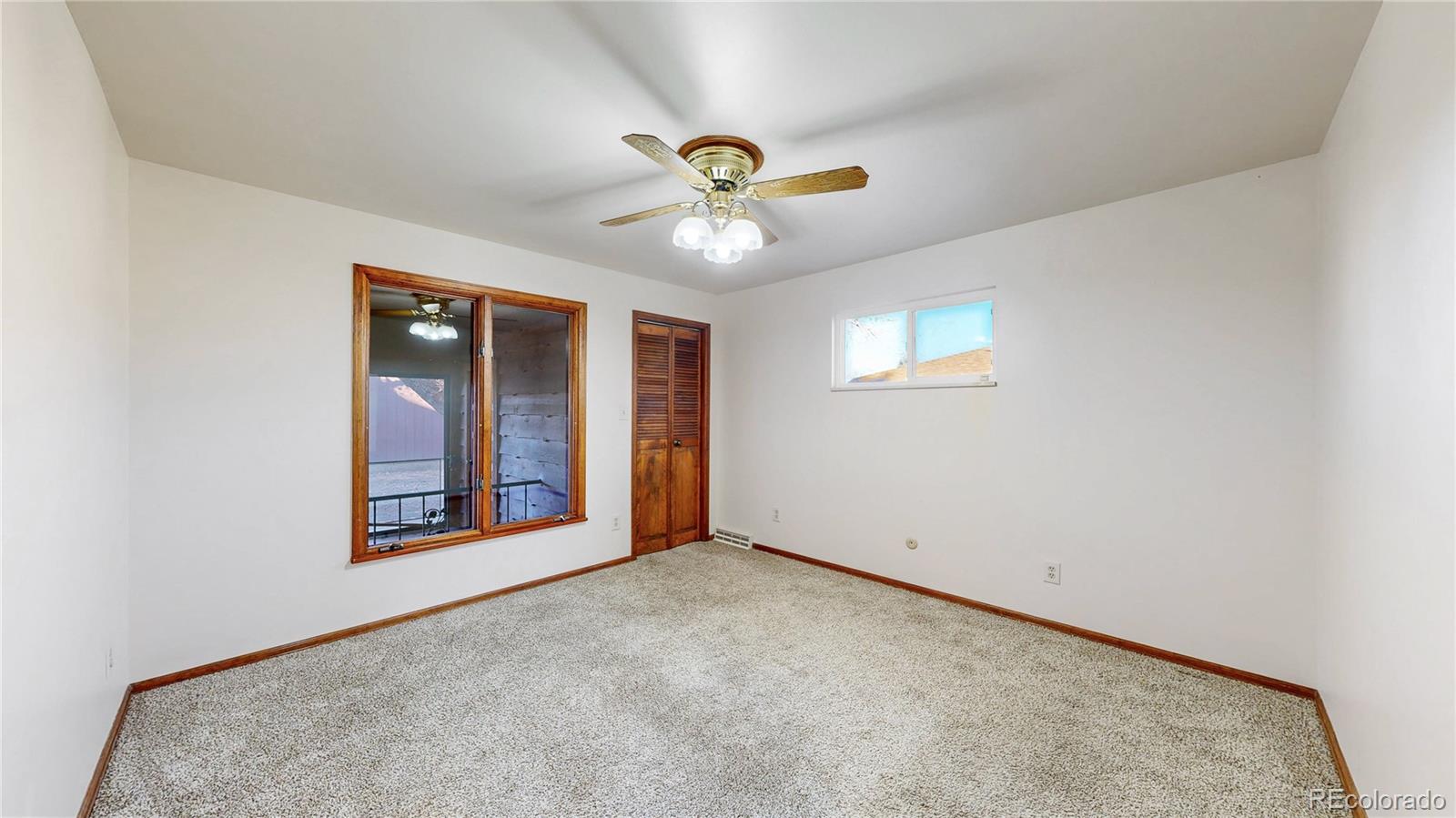 5529 S Greenwood Street