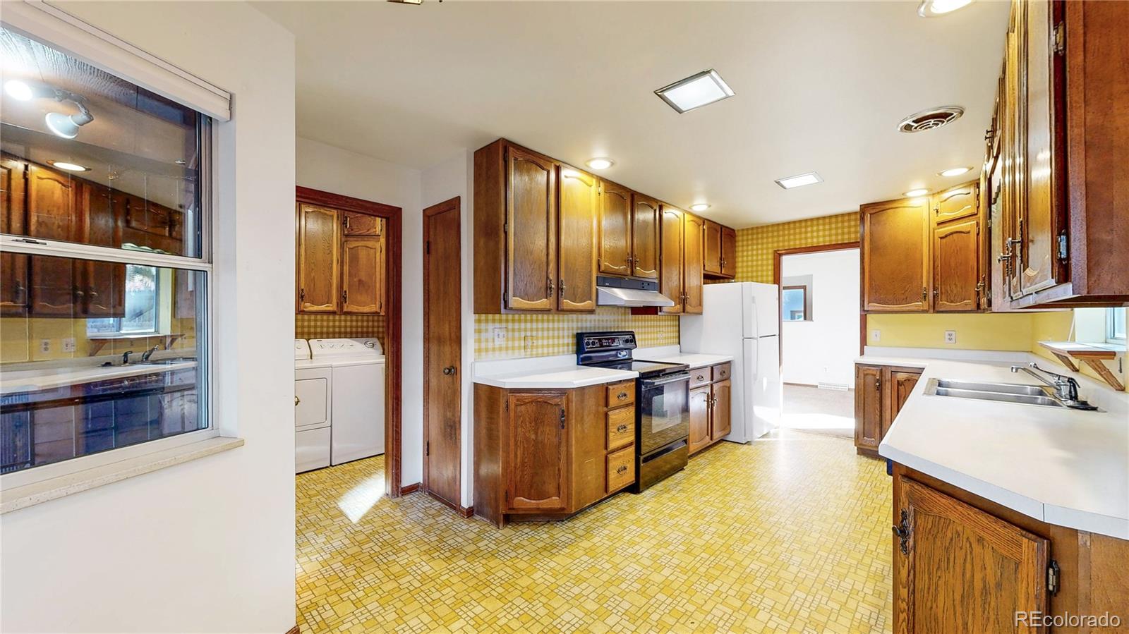 5529 S Greenwood Street