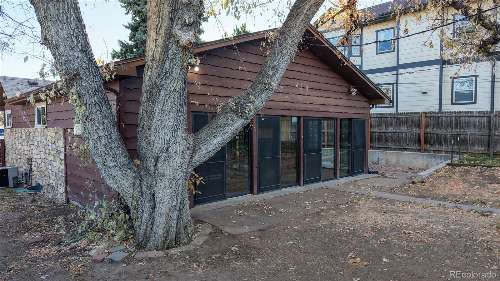 5529 S Greenwood Street