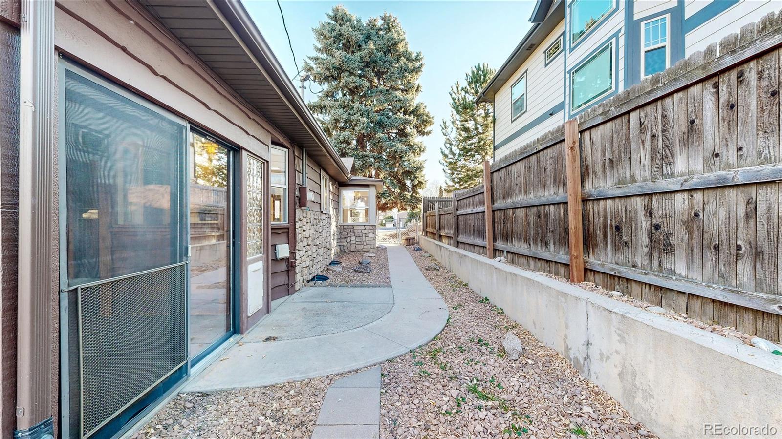 5529 S Greenwood Street