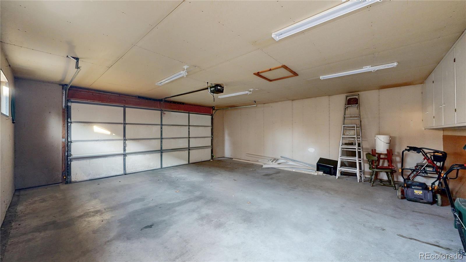 5529 S Greenwood Street