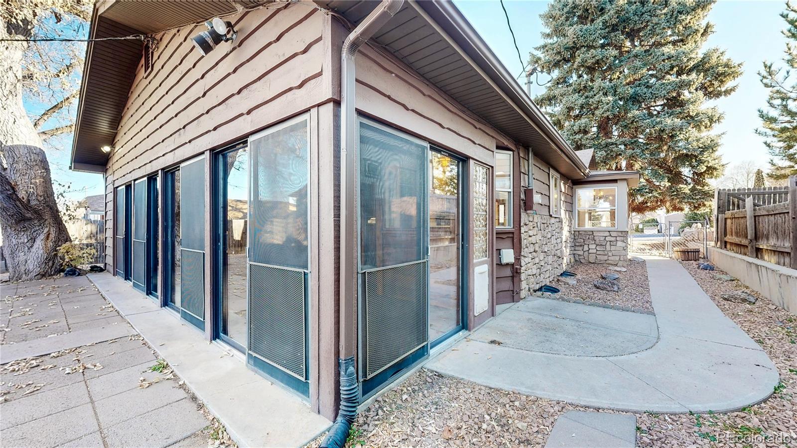 5529 S Greenwood Street