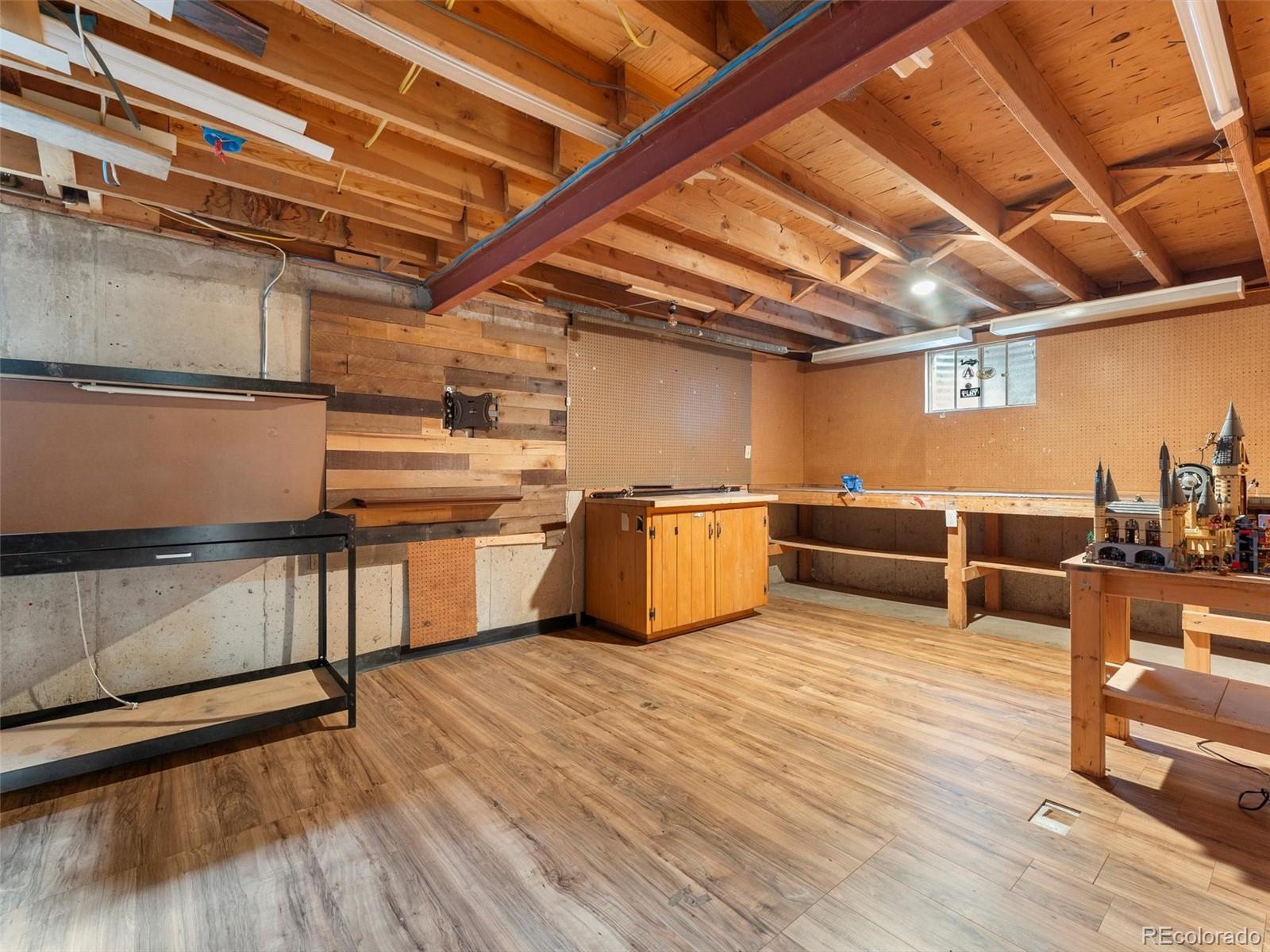 1590 E Easter Avenue