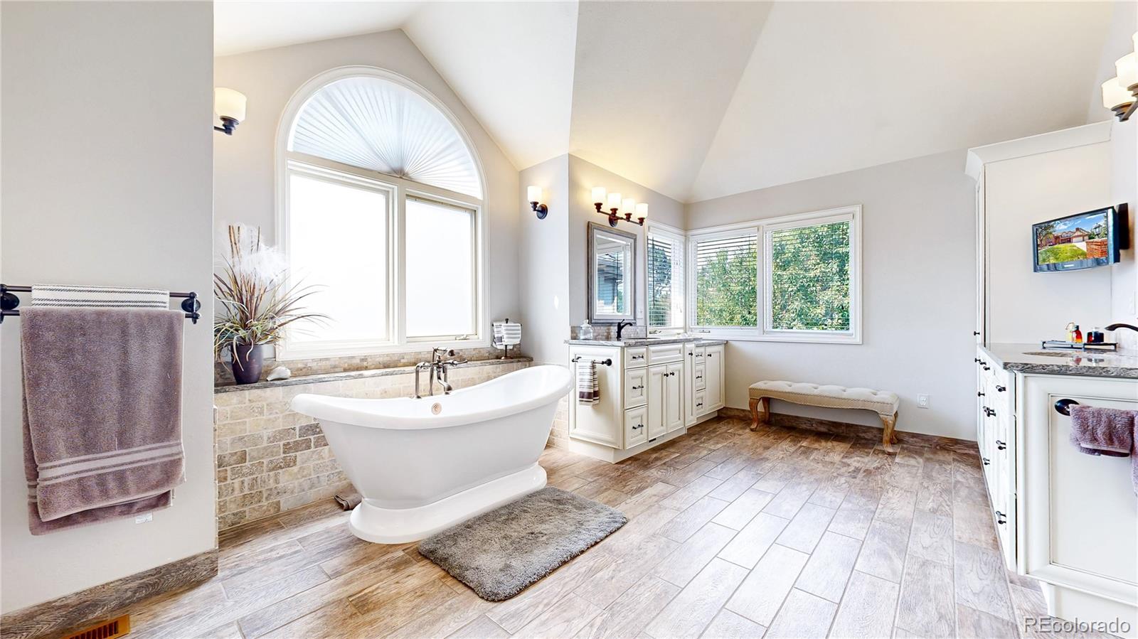 6414 E Stanford Avenue