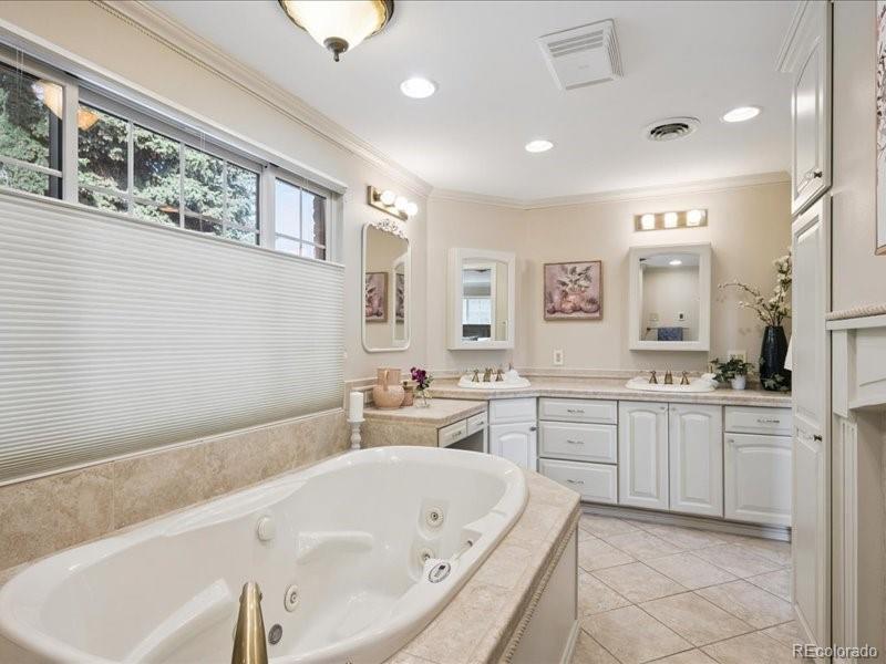 2653 S Harrington Lane