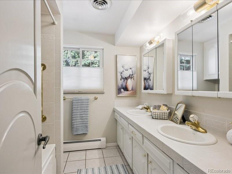 2653 S Harrington Lane