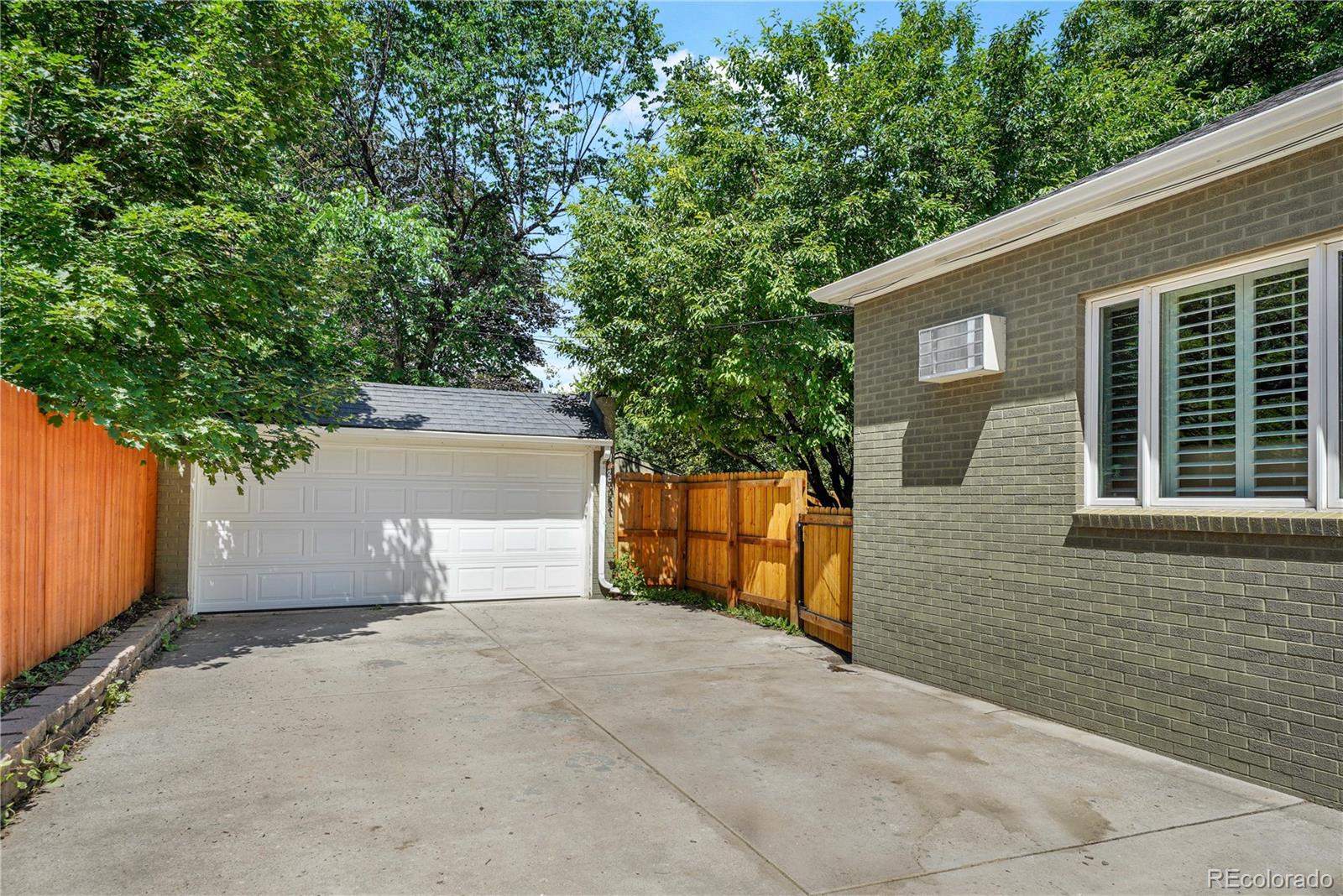 675 Dahlia Street