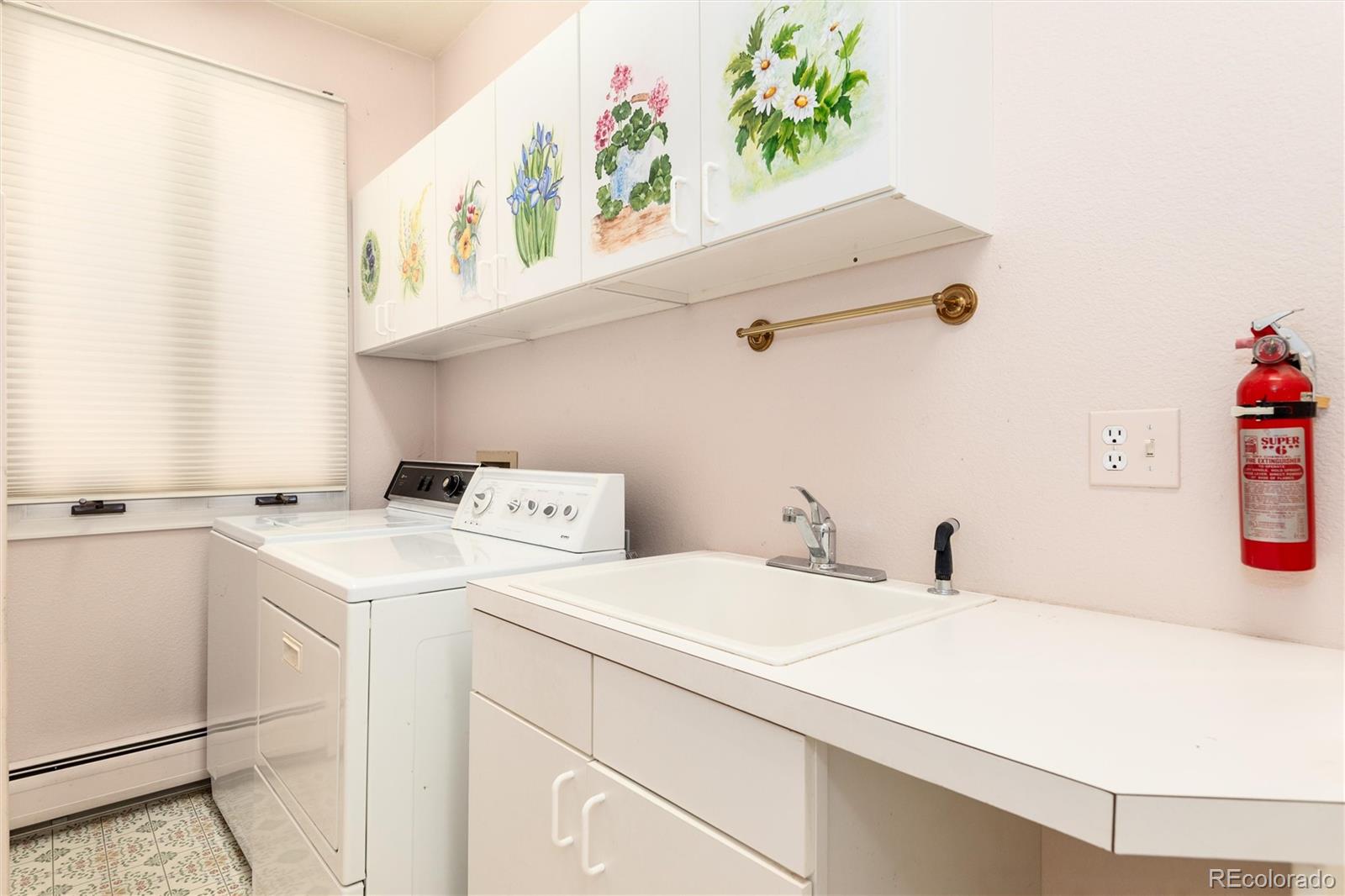 4262 E Orchard Place