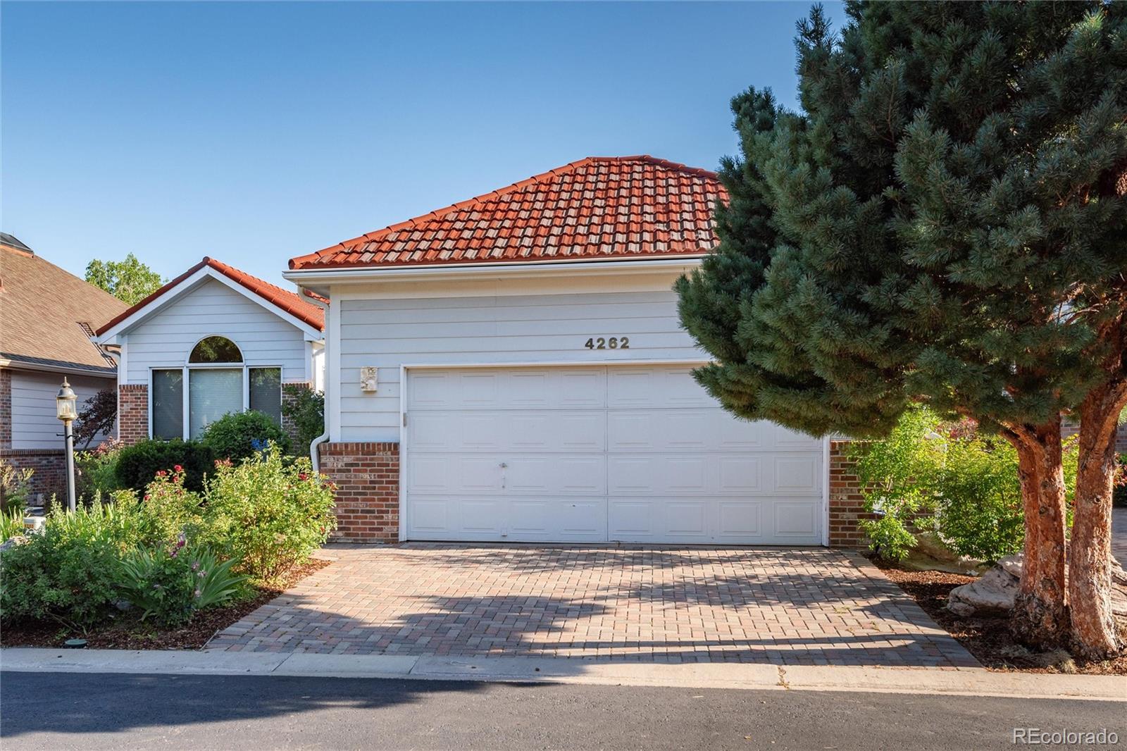 4262 E Orchard Place