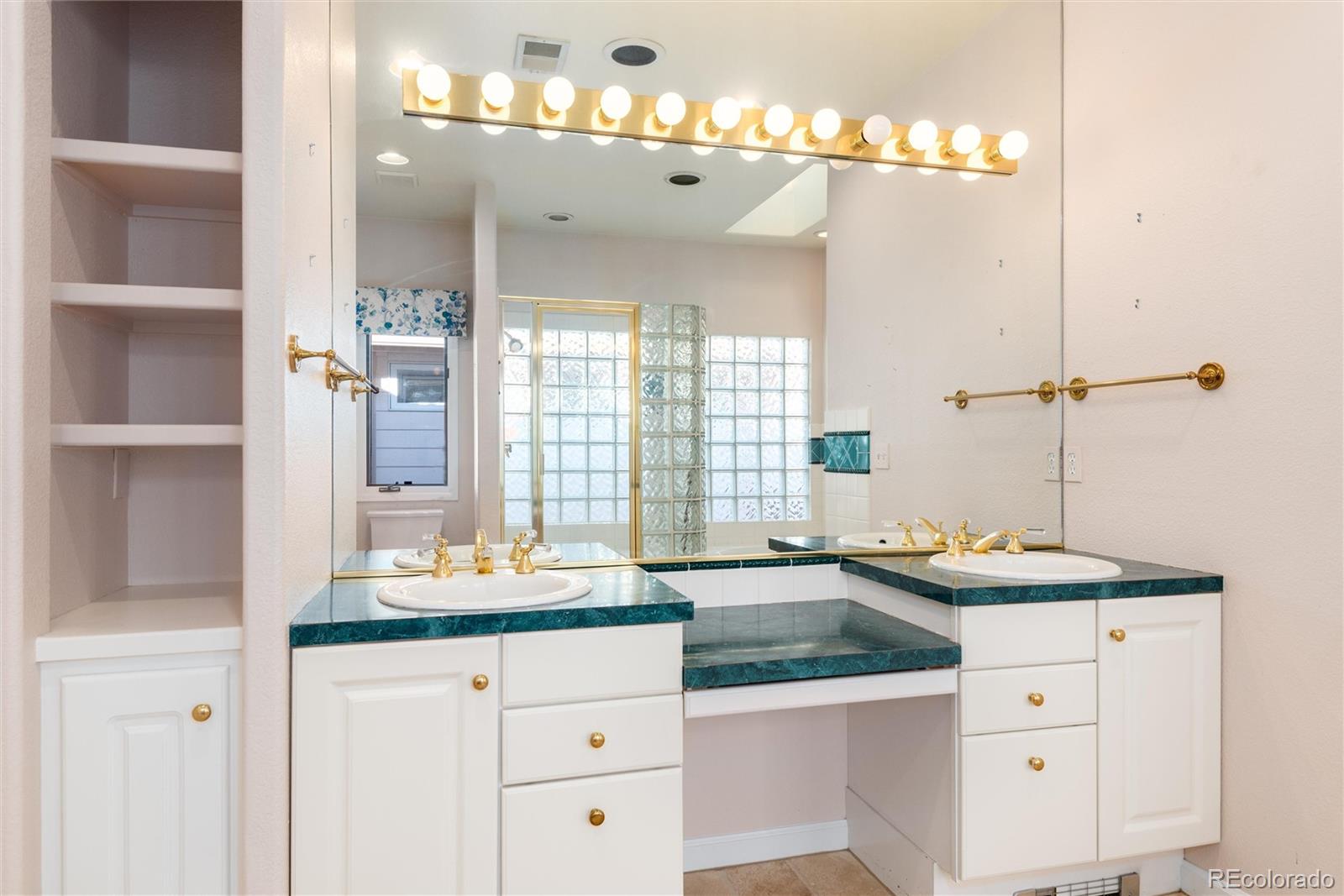 4262 E Orchard Place