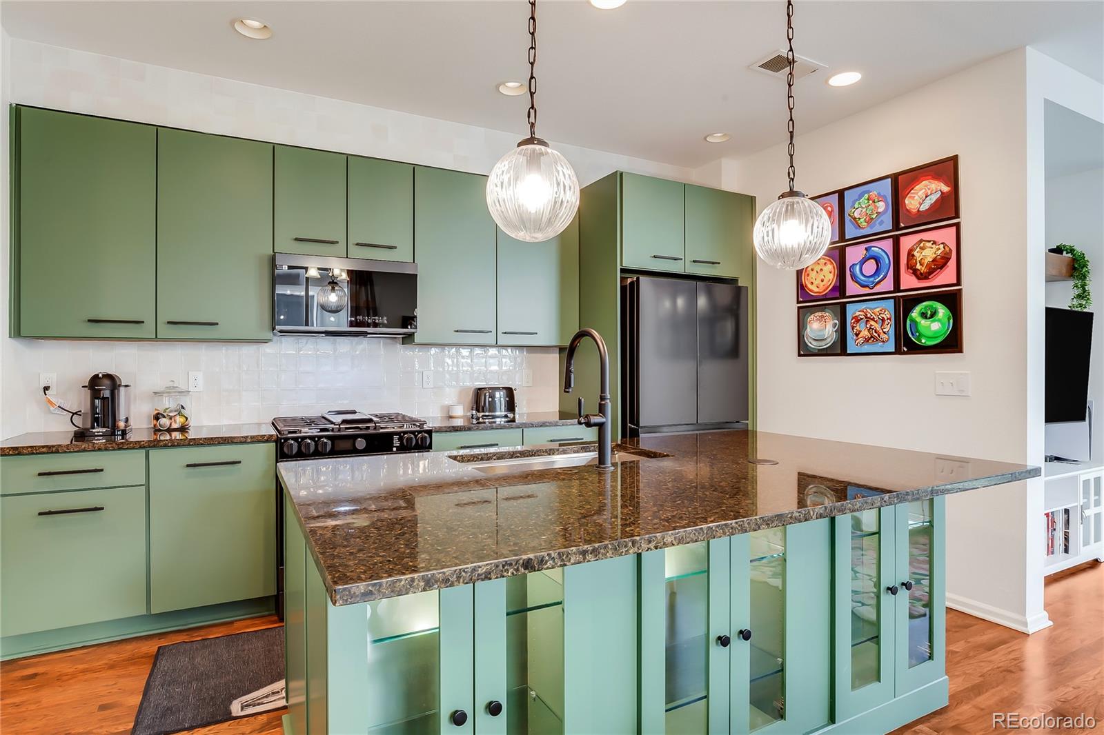 3412 Valentia Street