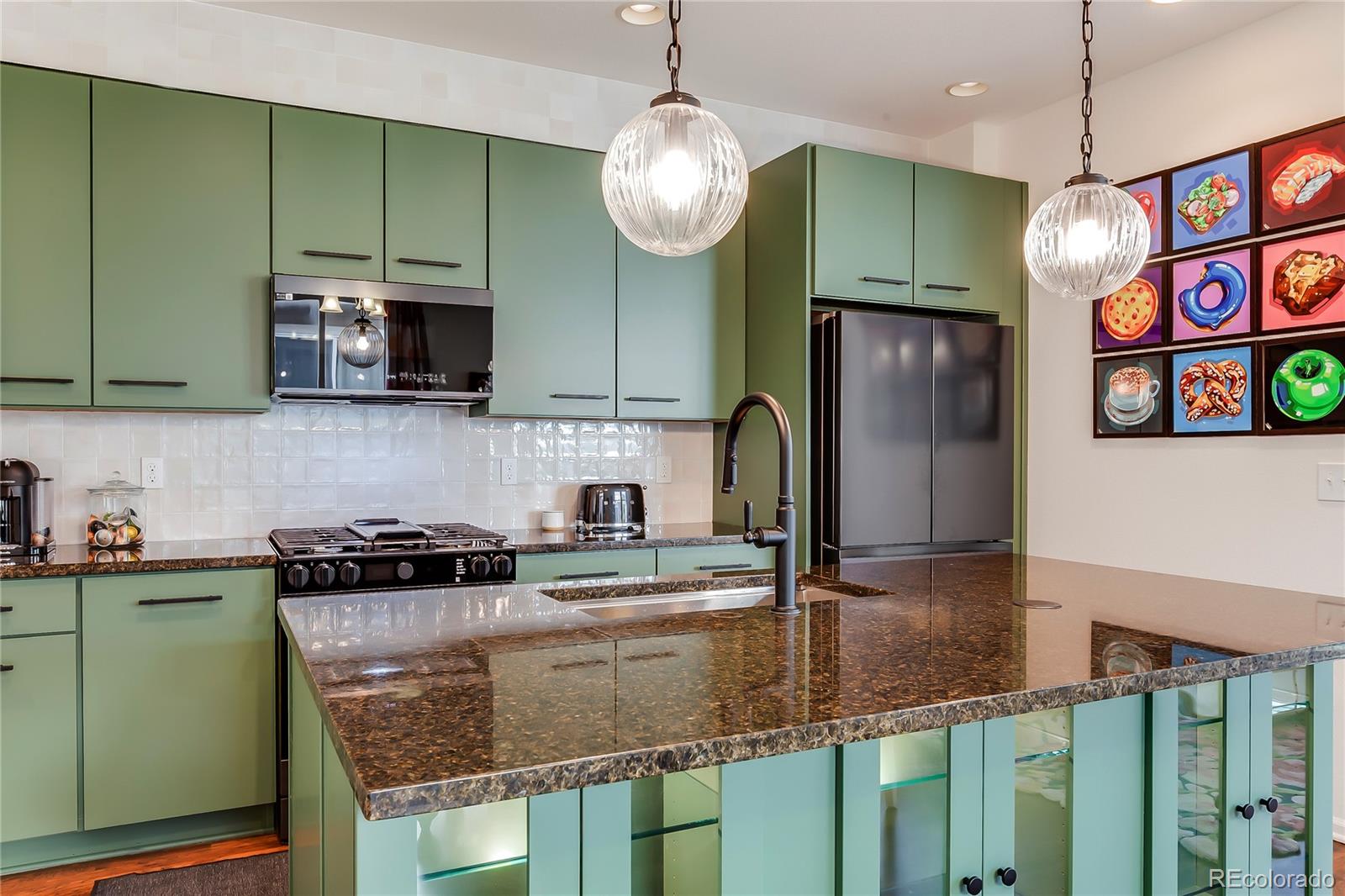 3412 Valentia Street