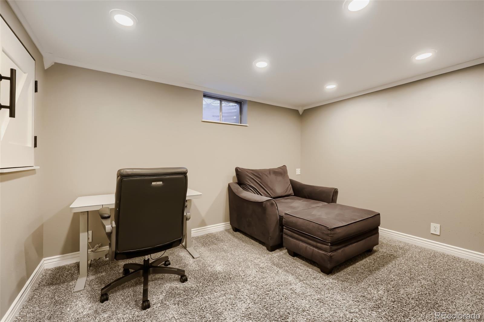 6221 S Ash Circle W