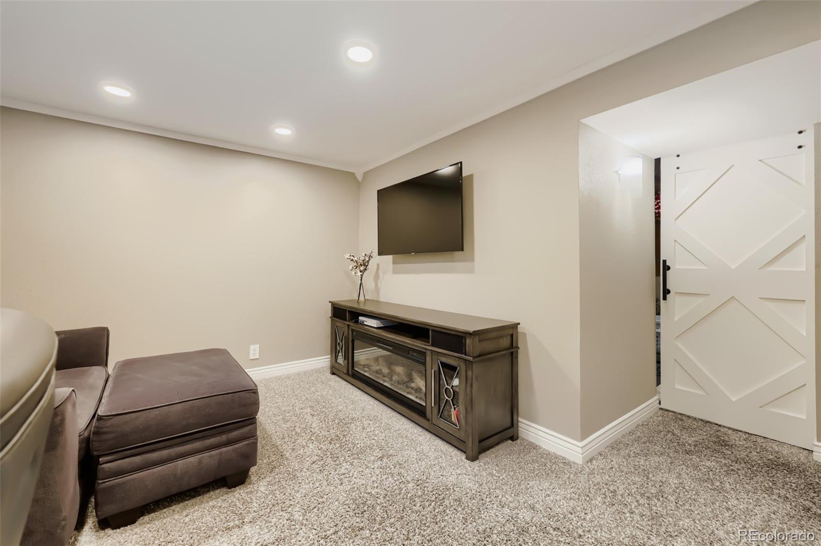6221 S Ash Circle W
