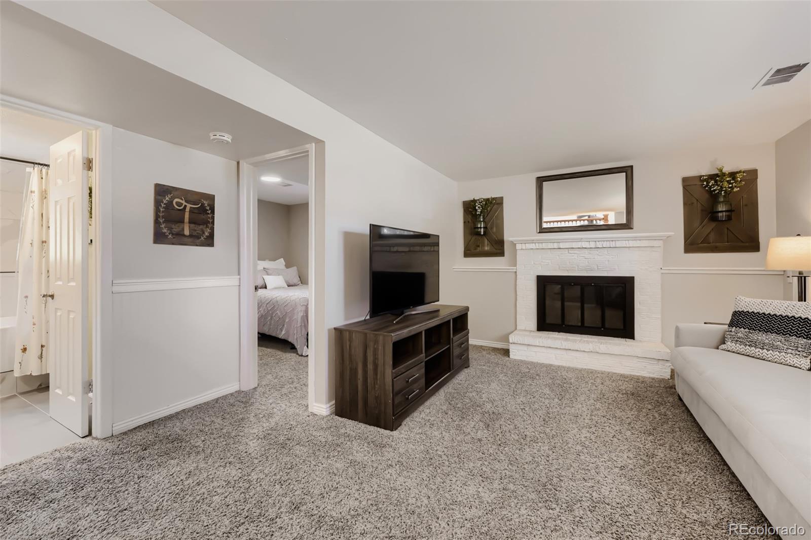 6221 S Ash Circle W